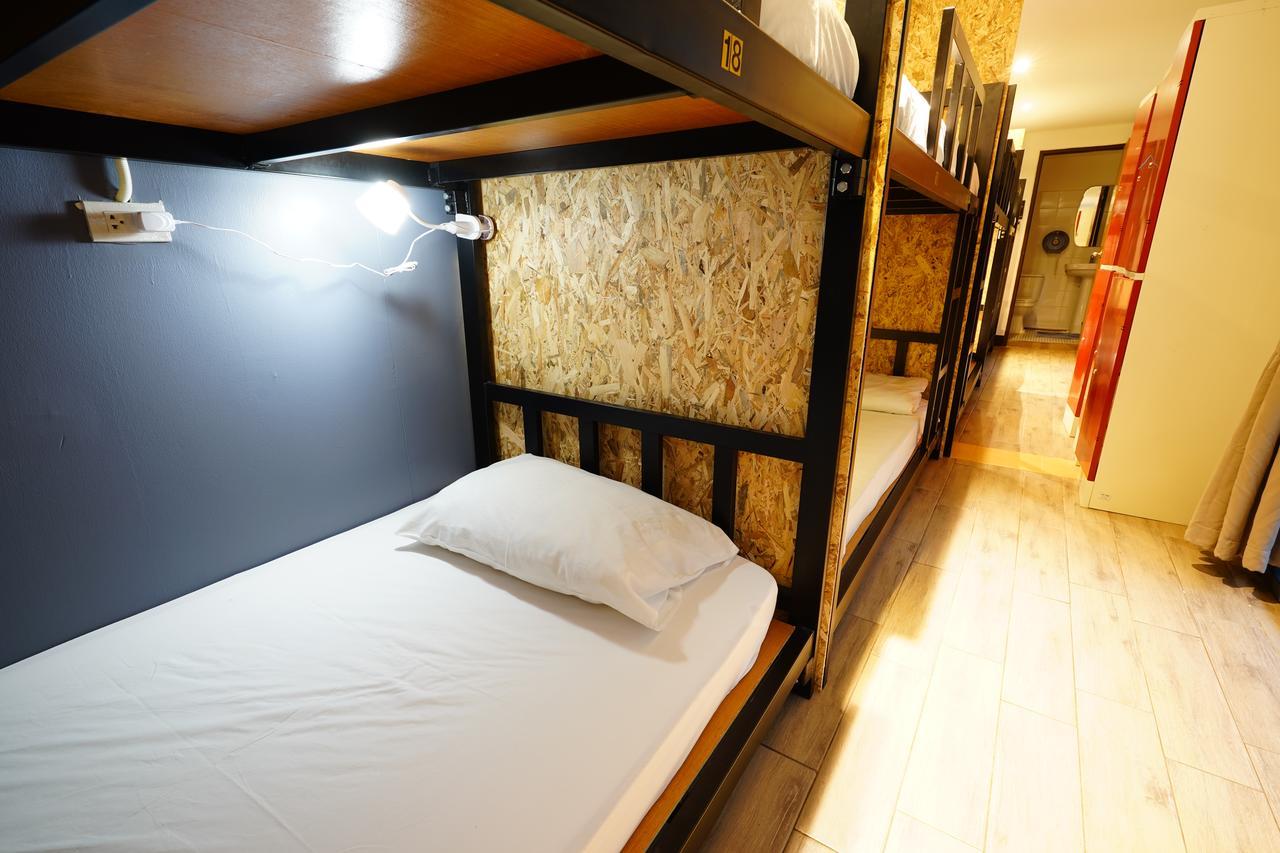 At Box Hostel Чиангмай Экстерьер фото