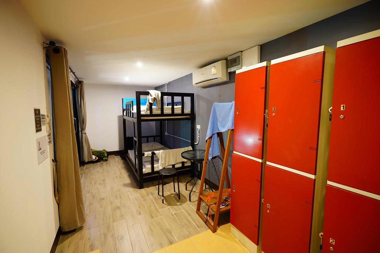 At Box Hostel Чиангмай Экстерьер фото