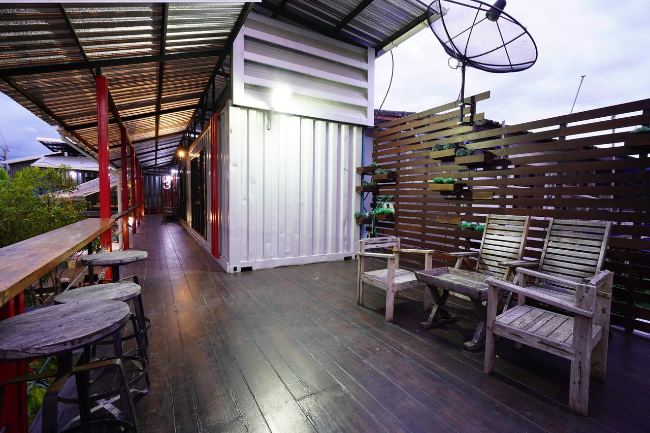 At Box Hostel Чиангмай Экстерьер фото